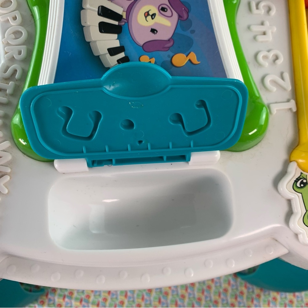 LeapFrog Colorful Learning Activity Table with Removable Legs. - Picture 13 of 15